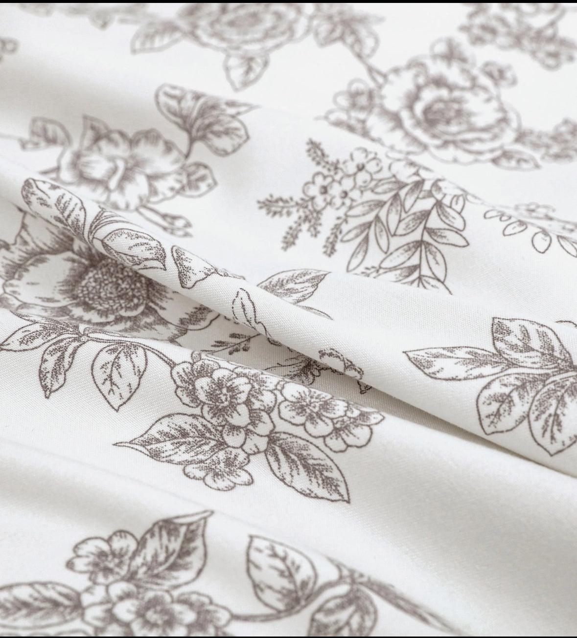 Design Floral Subtil Set Lenjerie Premium de Pat 6 Piese Moale si Confortabil