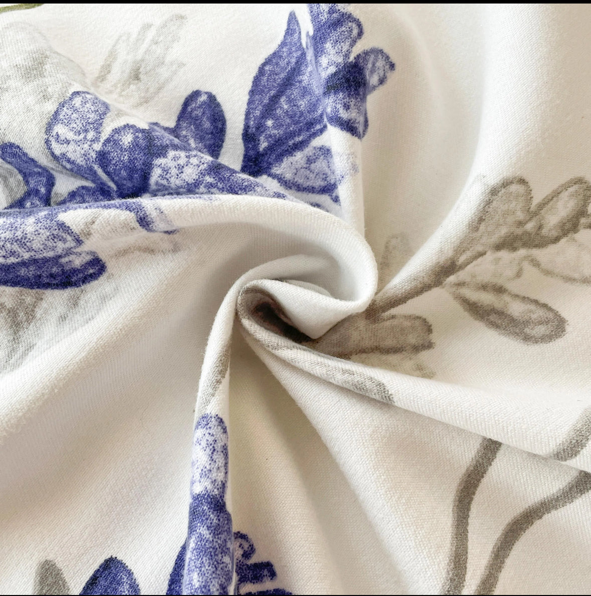 Vis de Lavanda-Set Lenjerie de Pat 6 Piese Moale si Confortabil