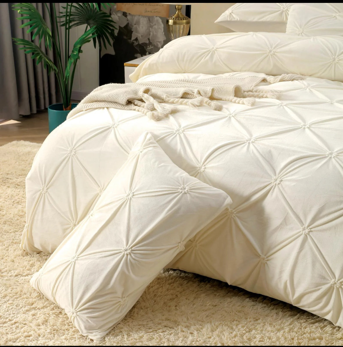 Lenjerie Premium tip Catifea cu Pliuri Brodate