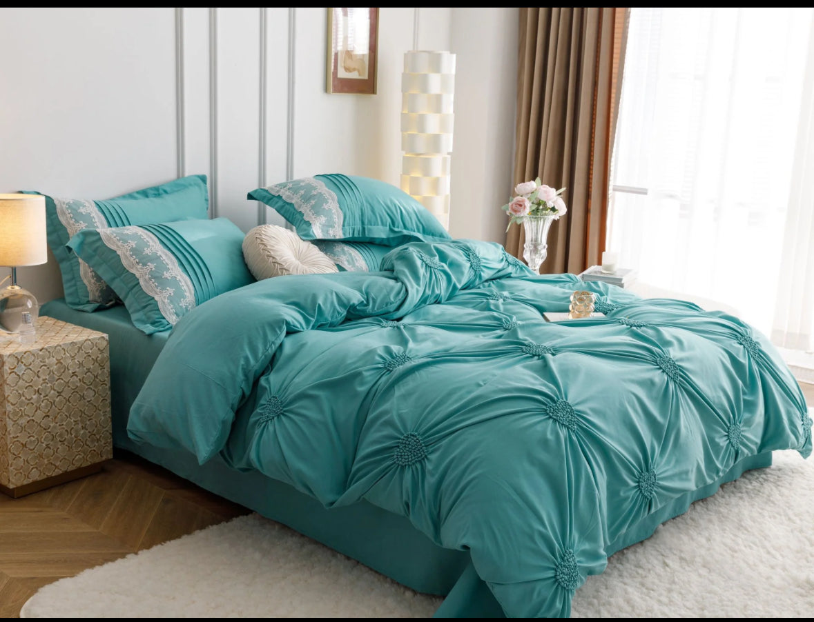 Lenjerie de Lux tip Jacquard Satinat cu pliuri brodate,6 Piese