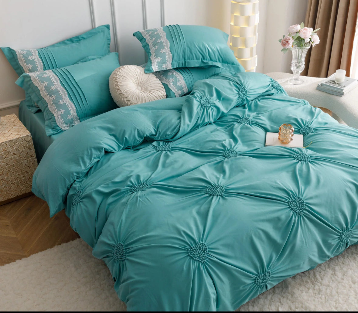 Lenjerie de Lux tip Jacquard Satinat cu pliuri brodate,6 Piese