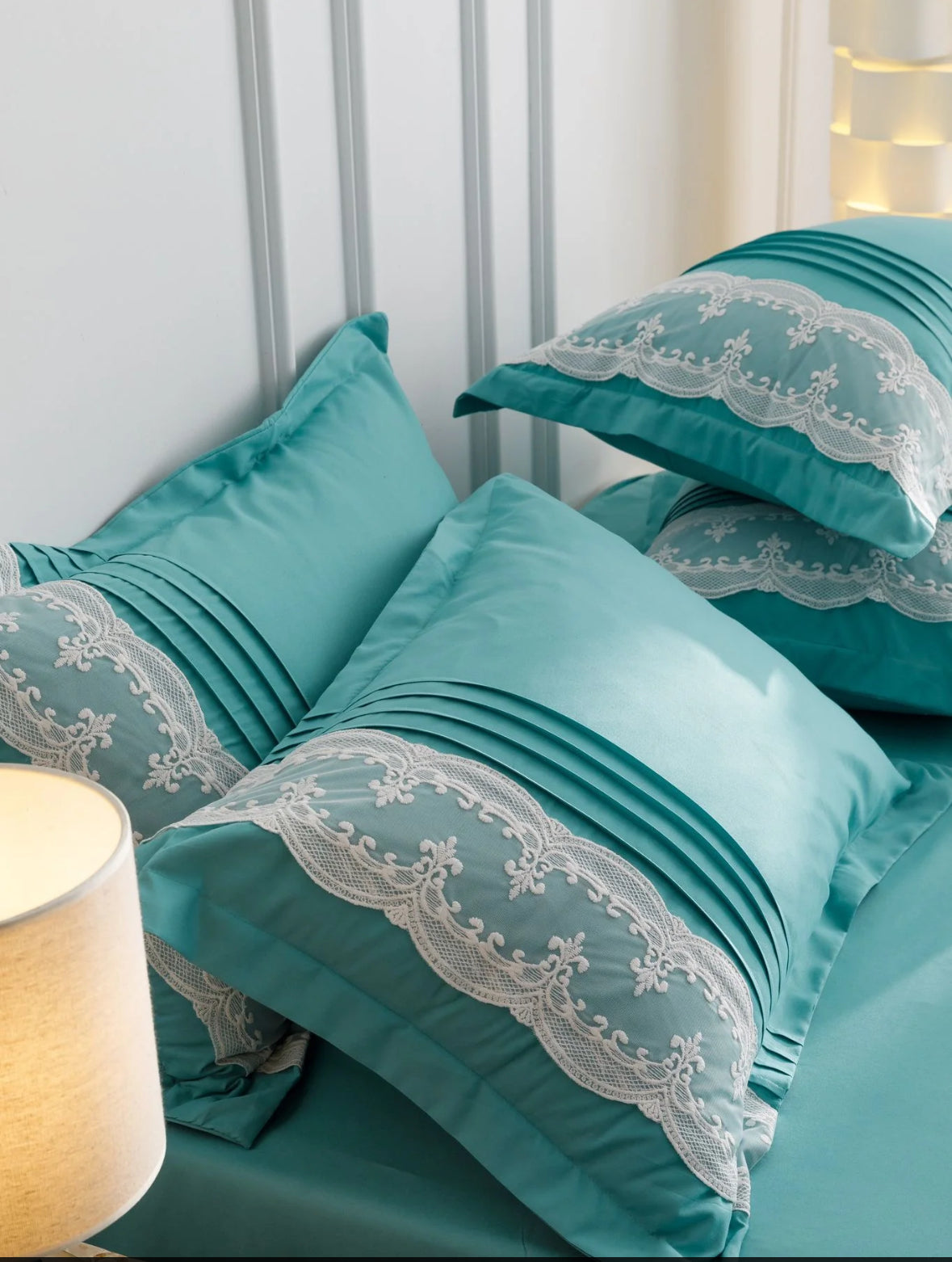 Lenjerie de Lux tip Jacquard Satinat cu pliuri brodate,6 Piese