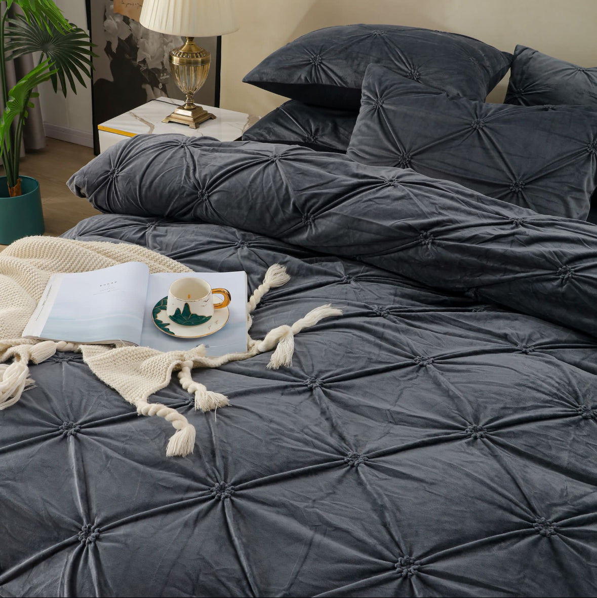 Lenjerie Premium tip Catifea cu Pliuri Brodate