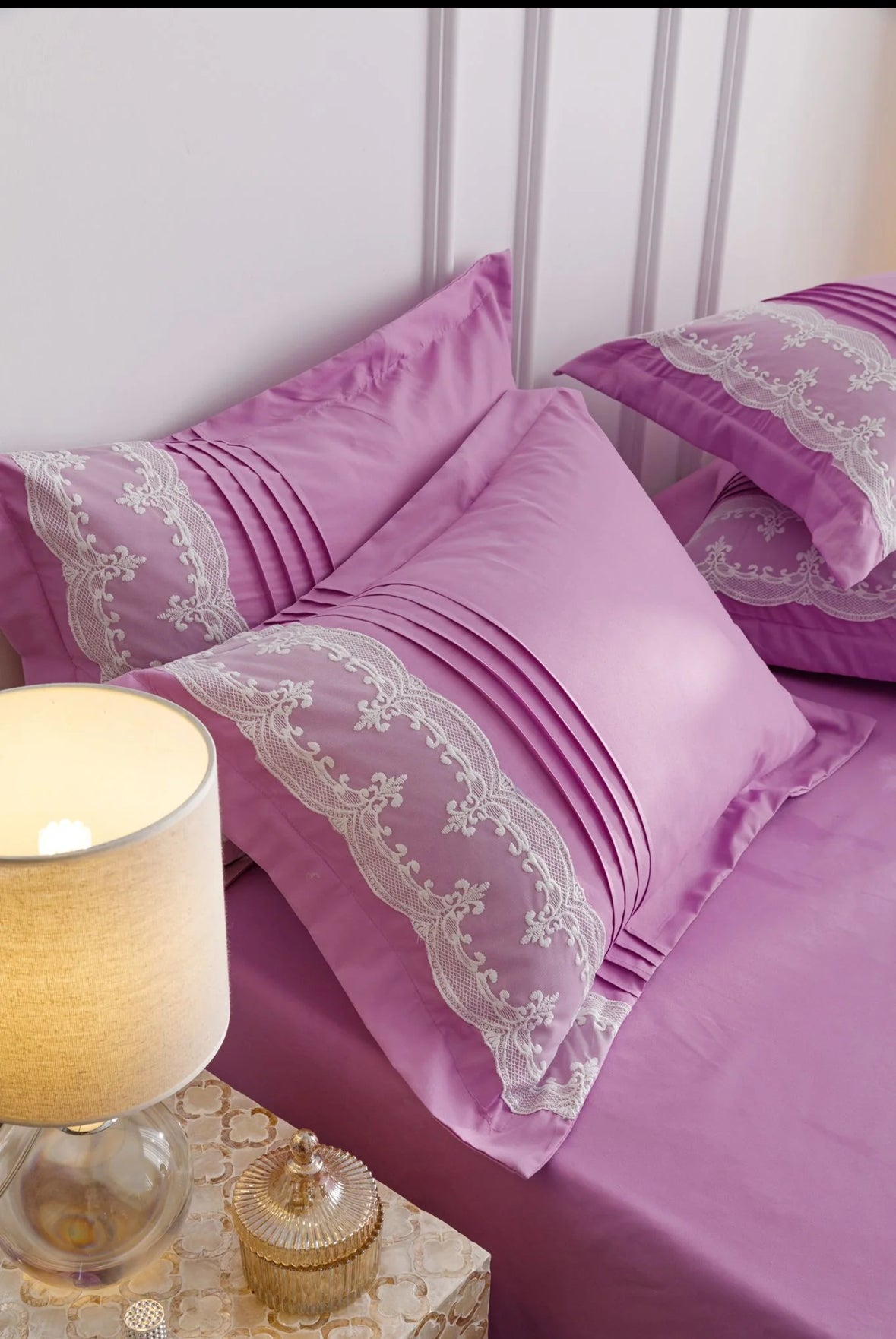 Lenjerie de Lux tip Jacquard Satinat cu pliuri brodate,6 Piese