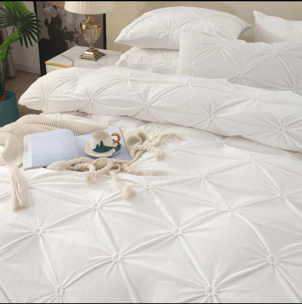 Lenjerie Premium tip Catifea cu Pliuri Brodate
