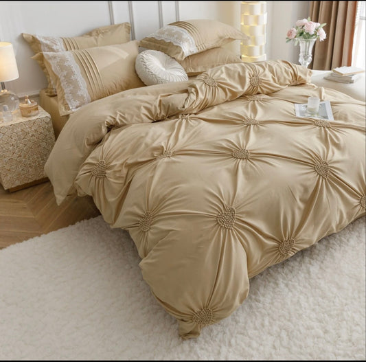 Lenjerie de Lux tip Jacquard Satinat cu pliuri brodate,6 Piese