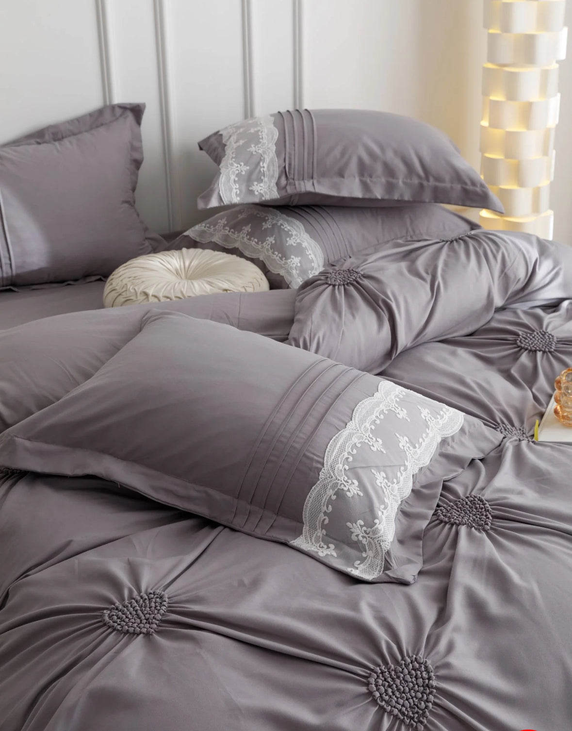 Lenjerie de Lux tip Jacquard Satinat cu pliuri brodate,6 Piese