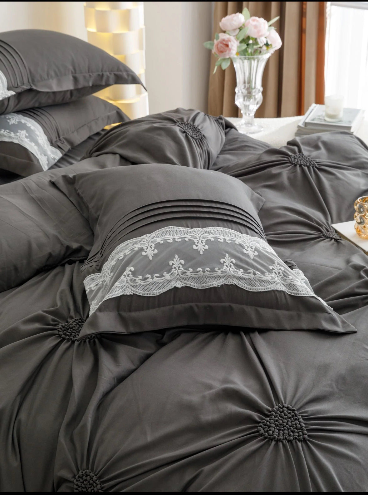 Lenjerie de Lux tip Jacquard Satinat cu pliuri brodate,6 Piese