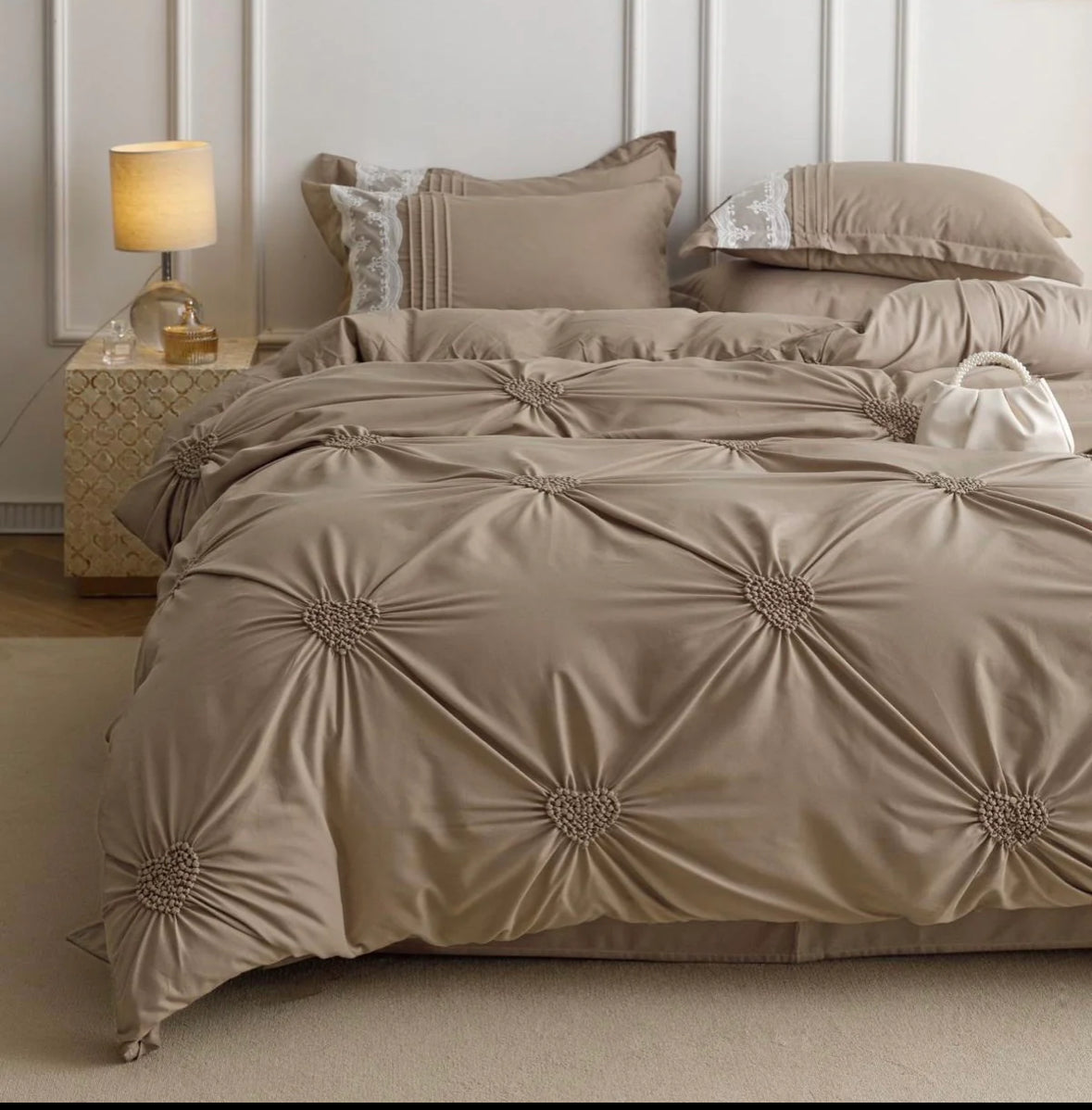 Lenjerie de Lux tip Jacquard Satinat cu pliuri brodate,6 Piese
