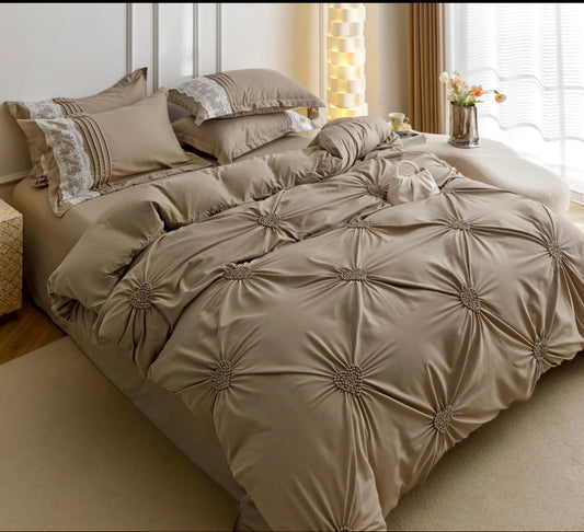 Lenjerie de Lux tip Jacquard Satinat cu pliuri brodate,6 Piese