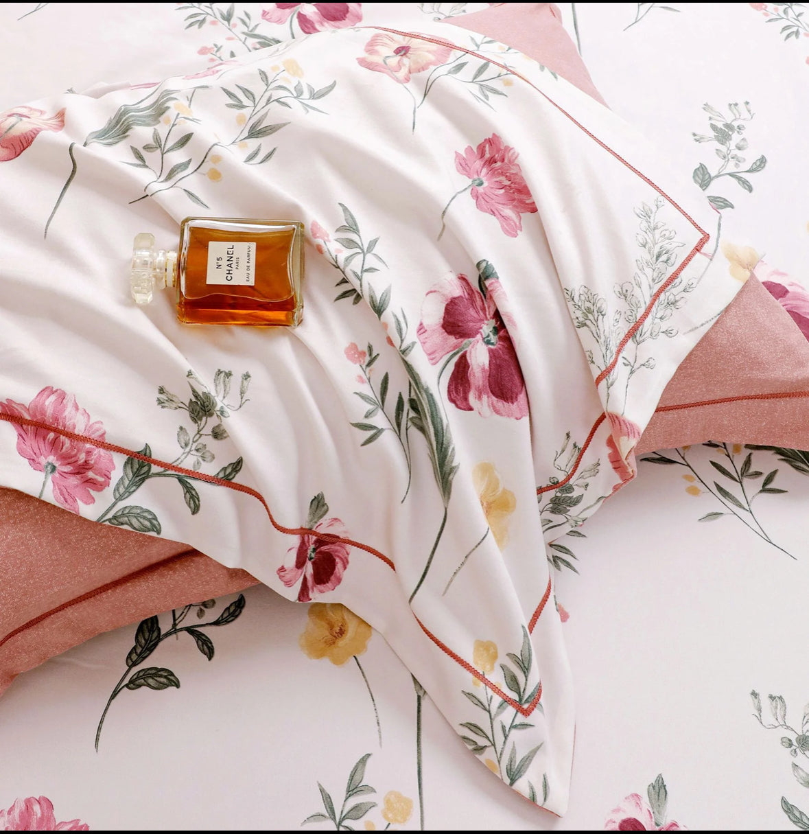 Accente Florale-Set Lenjerie Premium 6 Piese Moale si Confortabil