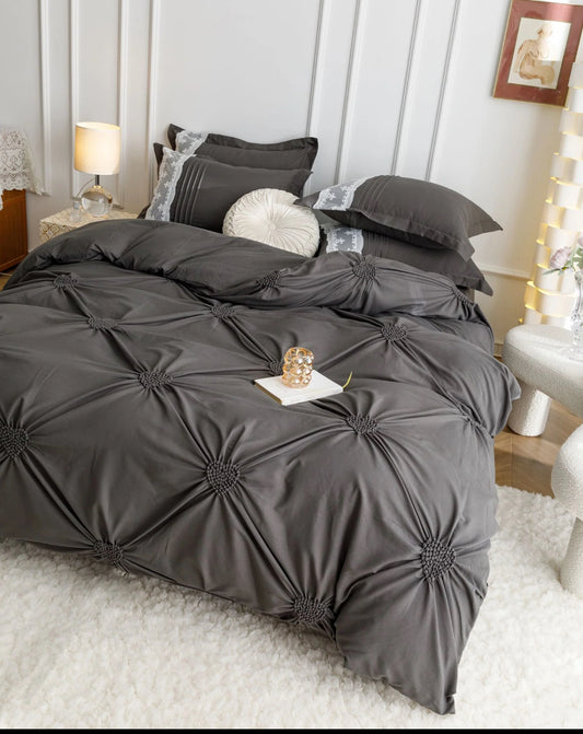 Lenjerie de Lux tip Jacquard Satinat cu pliuri brodate,6 Piese