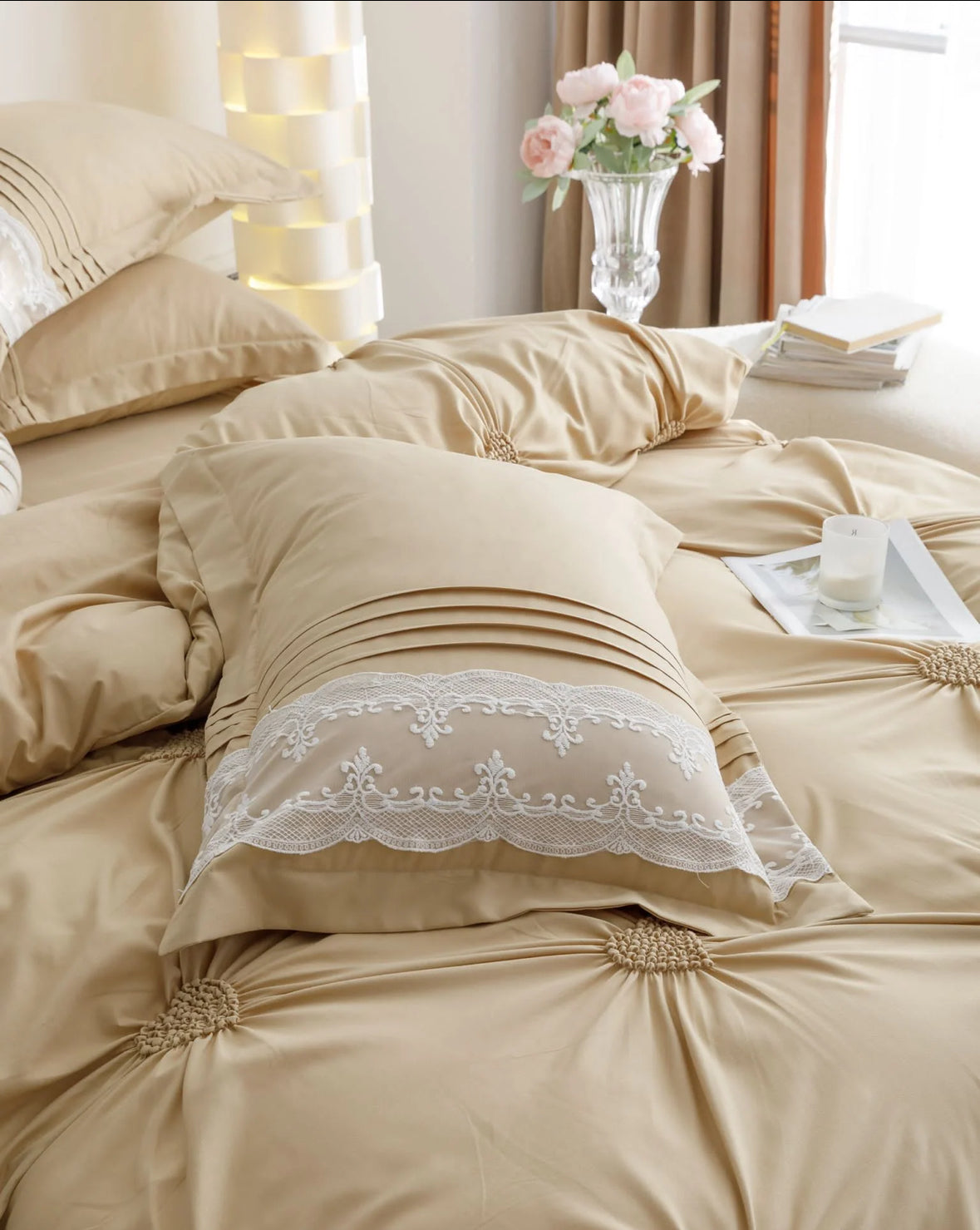 Lenjerie de Lux tip Jacquard Satinat cu pliuri brodate,6 Piese